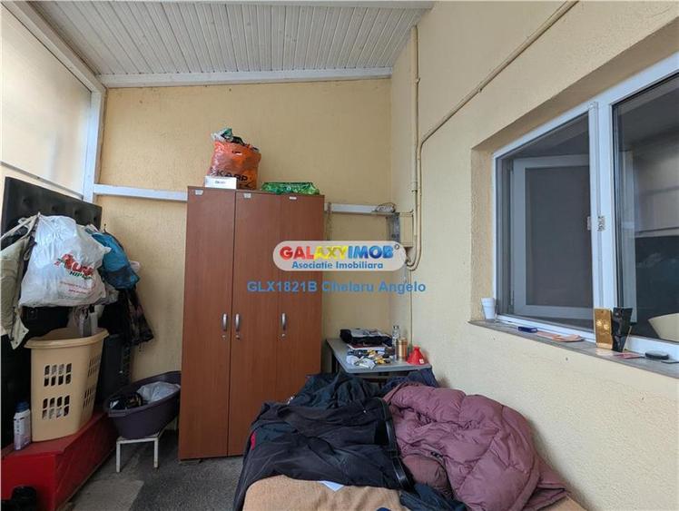 Casă cu 3 camere cu Garaj în Andronache