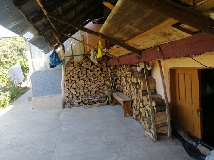 Casă cu 6 camere cu Teren 2800 Mp în Central