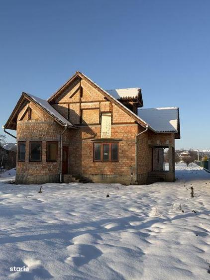 Casă cu 4 camere cu Teren 310 Mp în Central