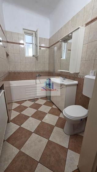 Casă cu 3 camere cu Canalizare în Central