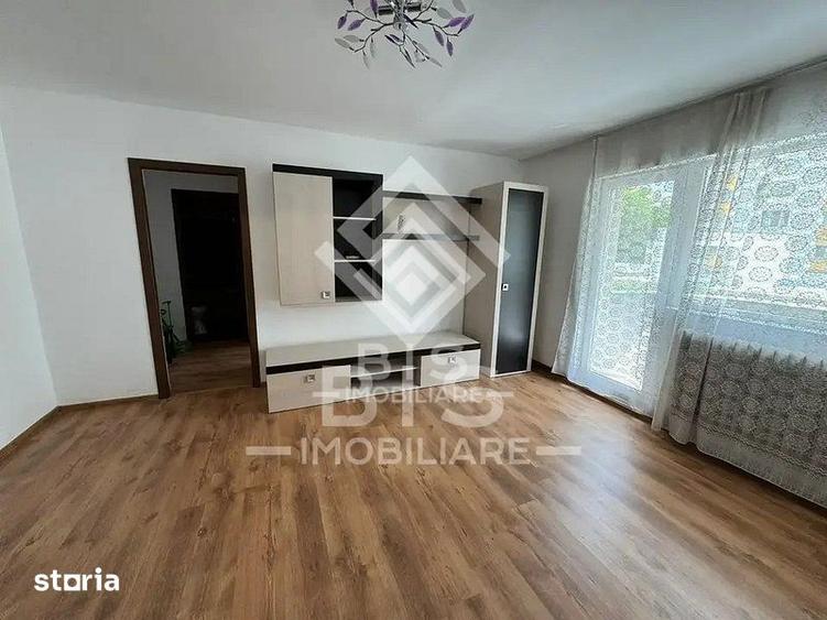 Apartament cu 3 camere semidecomandat în Nord