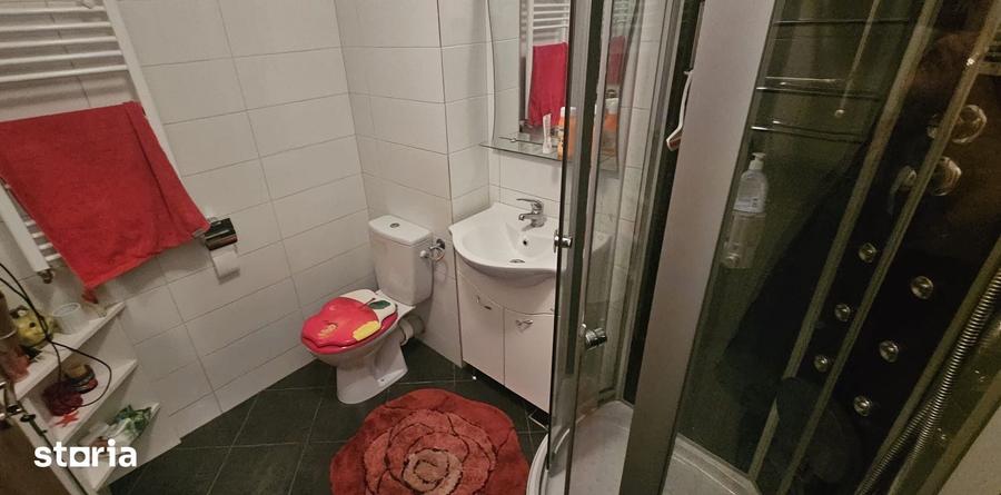 Apartament cu 3 camere semidecomandat în Nord