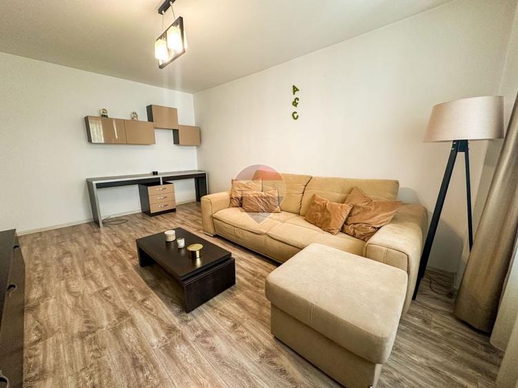 Apartament cu 3 camere decomandat, mobilat în Apărătorii Patriei