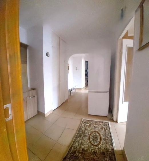 Apartament cu 3 camere decomandat în Micro 21