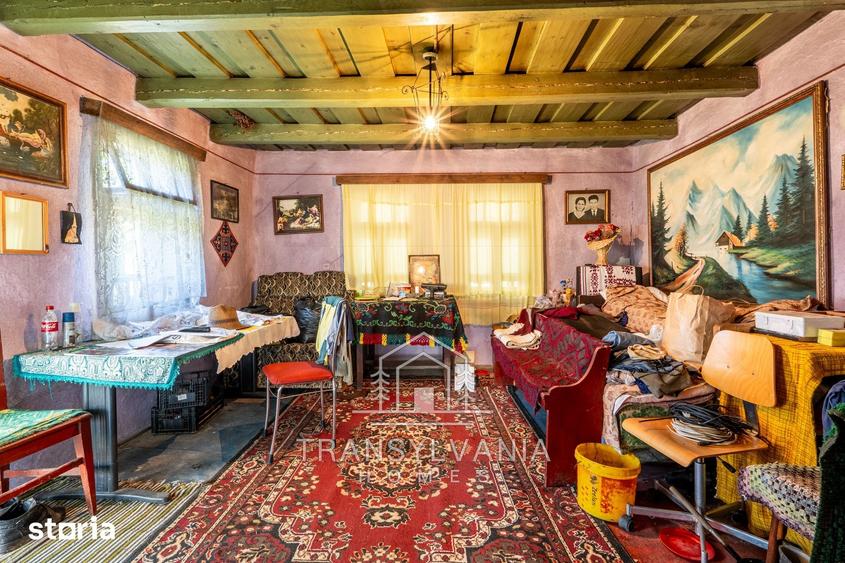Casă cu 2 camere cu Teren 1368 Mp în Petrești