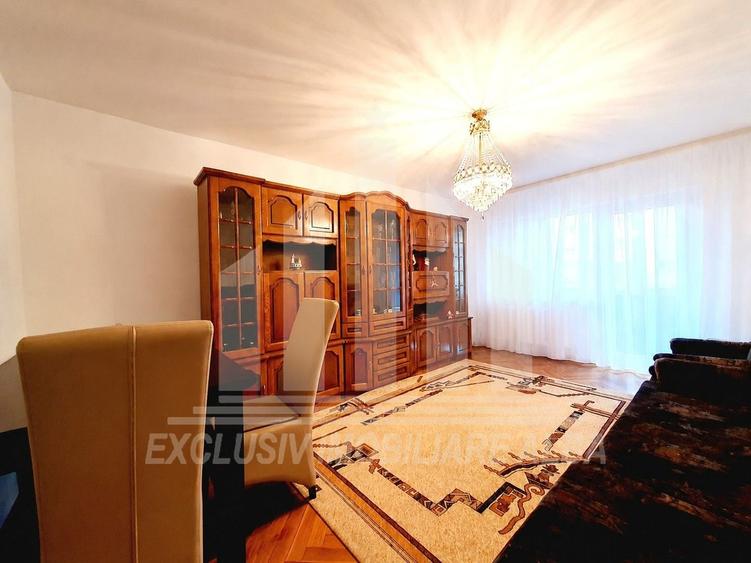 Apartament cu 5 camere decomandat în Cetate