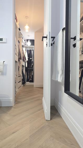 Apartament cu 4 camere semidecomandat în P-ța Dorobanți