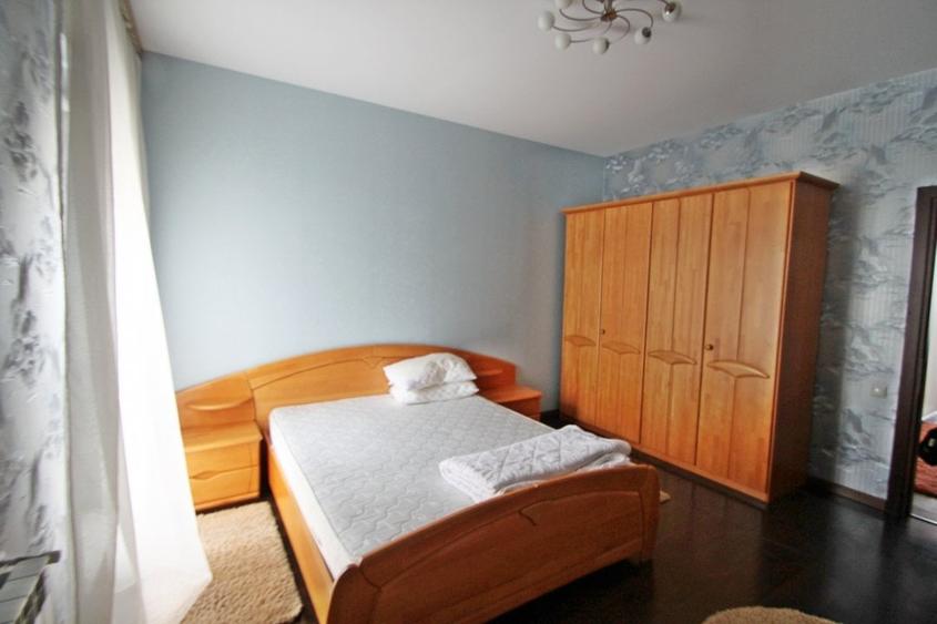 Apartament cu 3 camere decomandat, mobilat în P-ța Ovidiu