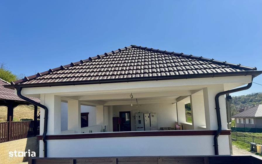 Casă cu 4 camere cu Teren 2000 Mp în Paleu