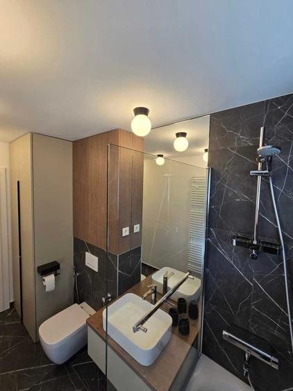 Apartament cu 3 camere semidecomandat în Circumvalațiunii