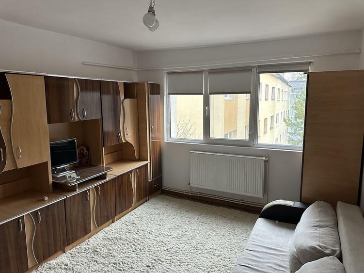 Apartament cu 2 camere nedecomandat în Central