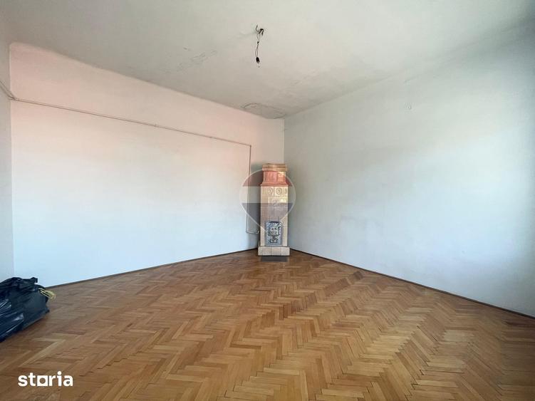 Casă cu 3 camere cu Teren 140 Mp în Central
