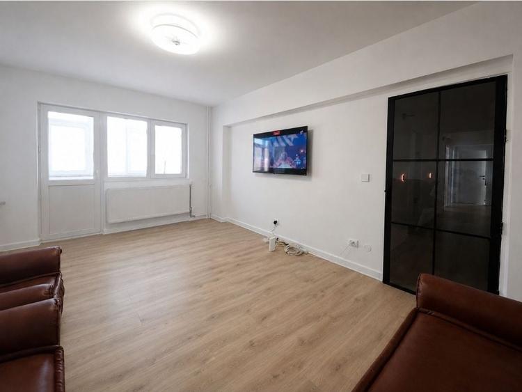 Apartament cu 4 camere decomandat în Alexandru cel Bun