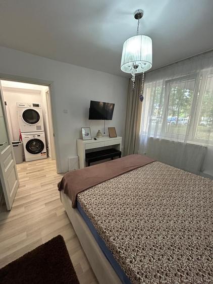Apartament cu 2 camere semidecomandat în Podu Roș