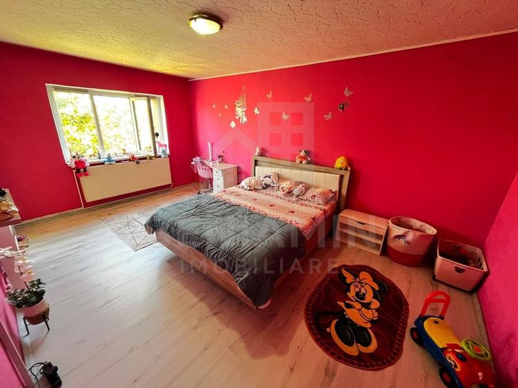 Apartament cu 3 camere semidecomandat, mobilat în 1 Mai