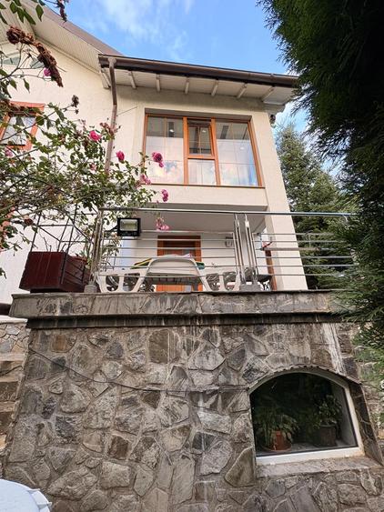 Casă individuală cu 5 camere cu Garaj în Breaza de Sus