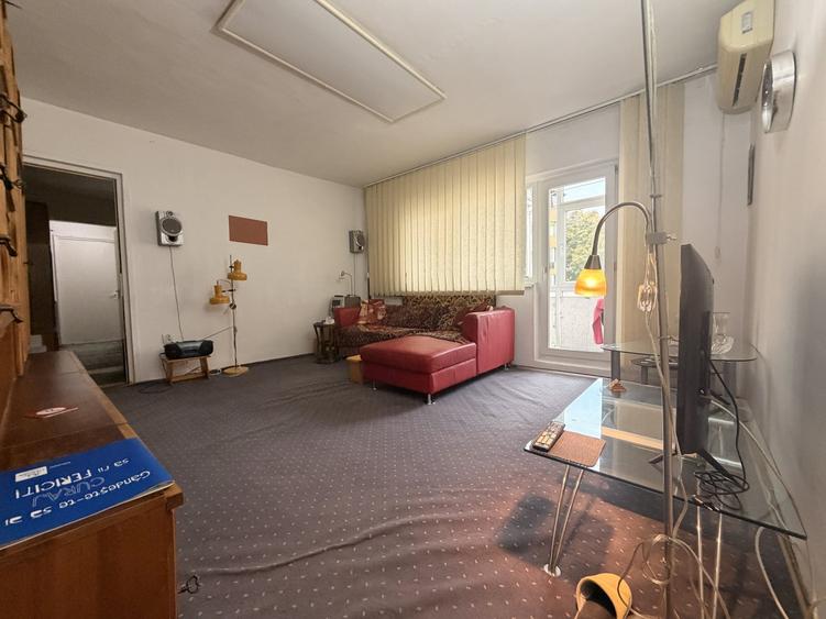 Apartament cu 3 camere decomandat, mobilat în Soarelui