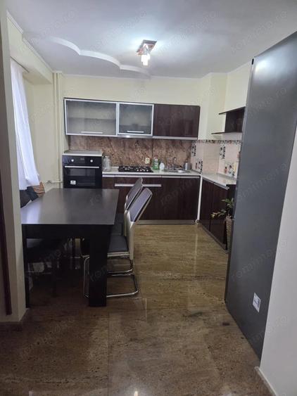 Apartament cu 3 camere decomandat în Spitalul Județean