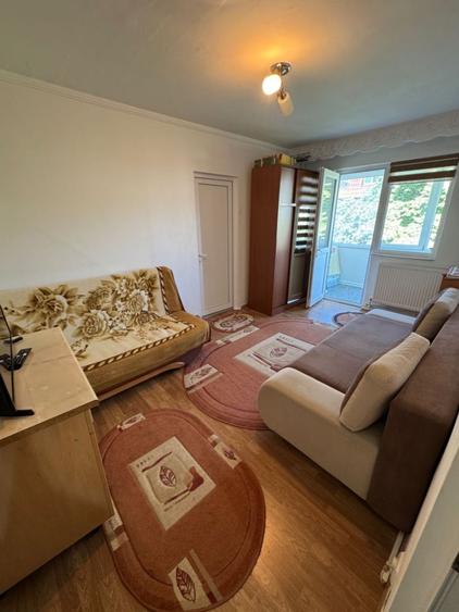 Apartament cu 2 camere semidecomandat, mobilat în Km 4-5