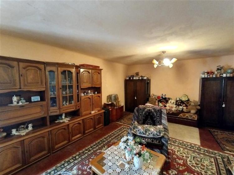 Casă individuală cu 8 camere cu Teren 3800 Mp în Răchitova