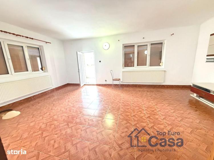 Casă cu 4 camere cu Teren 1676 Mp în Central