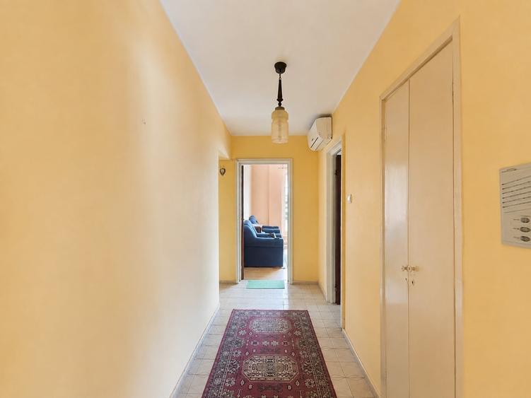 Apartament cu 3 camere decomandat în Păcii