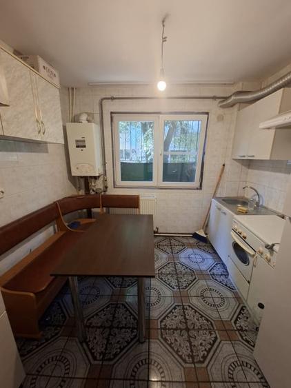 Apartament cu 2 camere semidecomandat, mobilat în Rovine