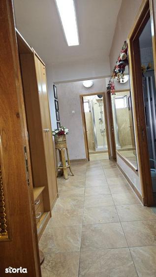 Apartament cu 3 camere decomandat în Cantacuzino