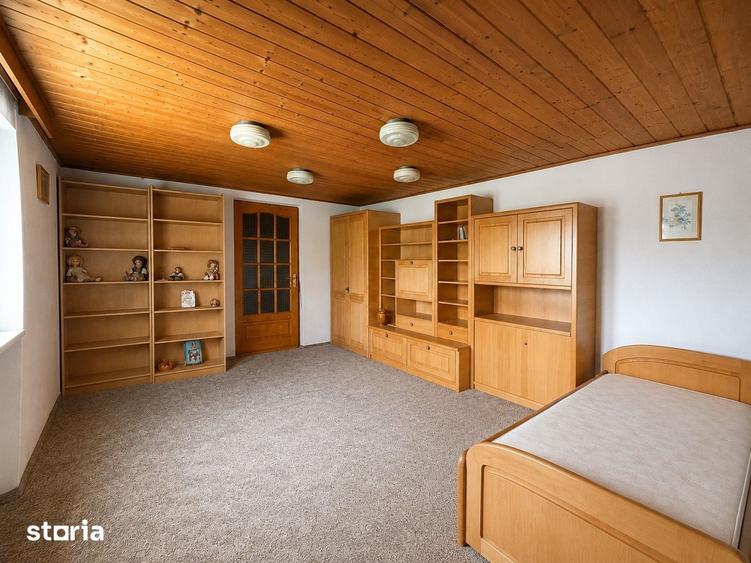 Casă cu 5 camere semidecomandat cu Teren 500 Mp în Central