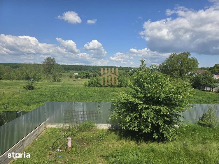 Casă cu 5 camere cu Teren 800 Mp în Plopu