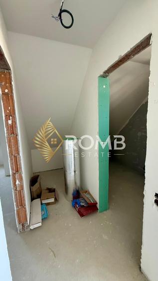 Apartament cu 4 camere semidecomandat în Florești