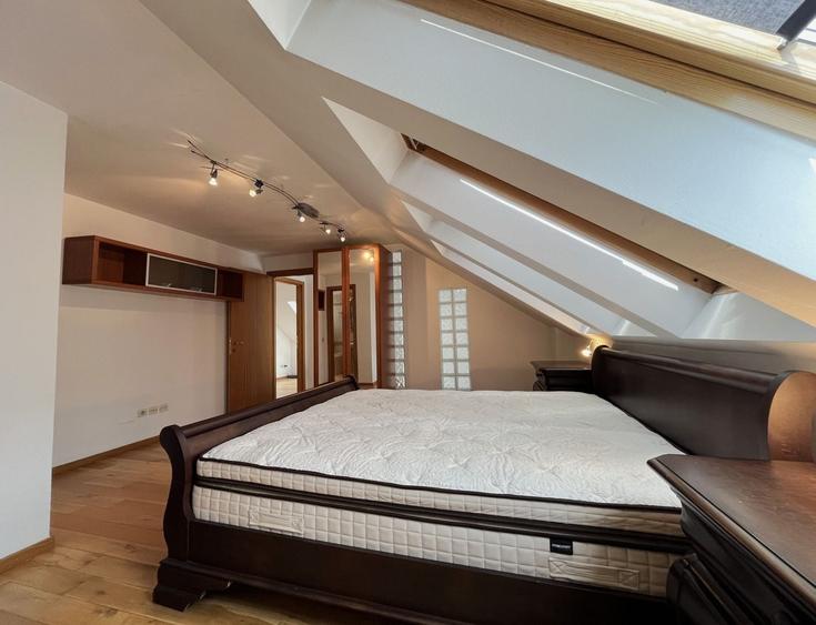 Apartament cu 3 camere decomandat, mobilat în Arcul de Triumf