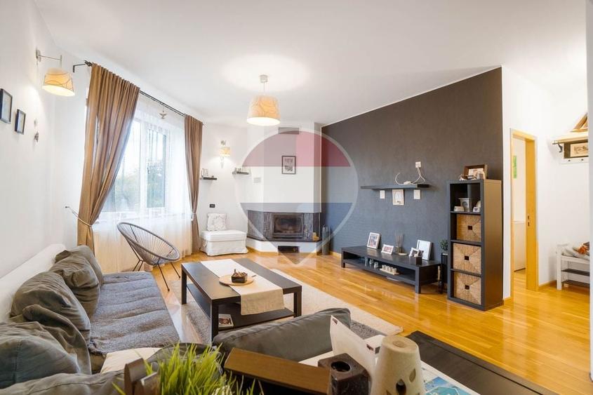 Casă individuală cu 8 camere cu Teren 179 Mp în Craiter