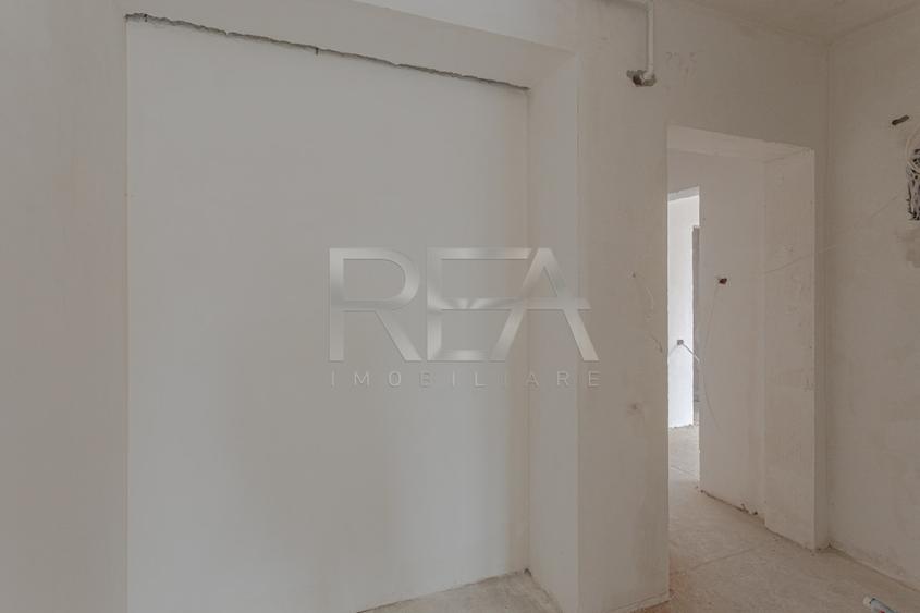 Apartament cu 3 camere semidecomandat în Matei Voievod