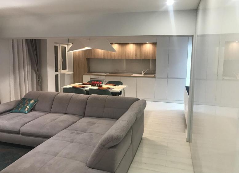 Apartament cu 2 camere decomandat, mobilat în P-ța Alba Iulia