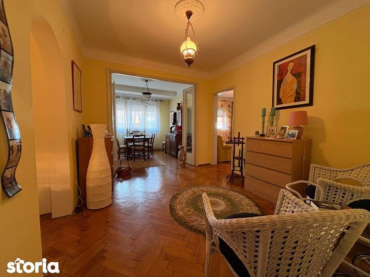 Apartament cu 5 camere, mobilat în Moșilor