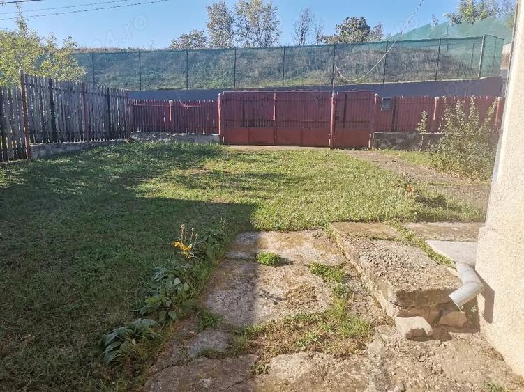 Casă cu 5 camere cu Teren 1300 Mp în Central
