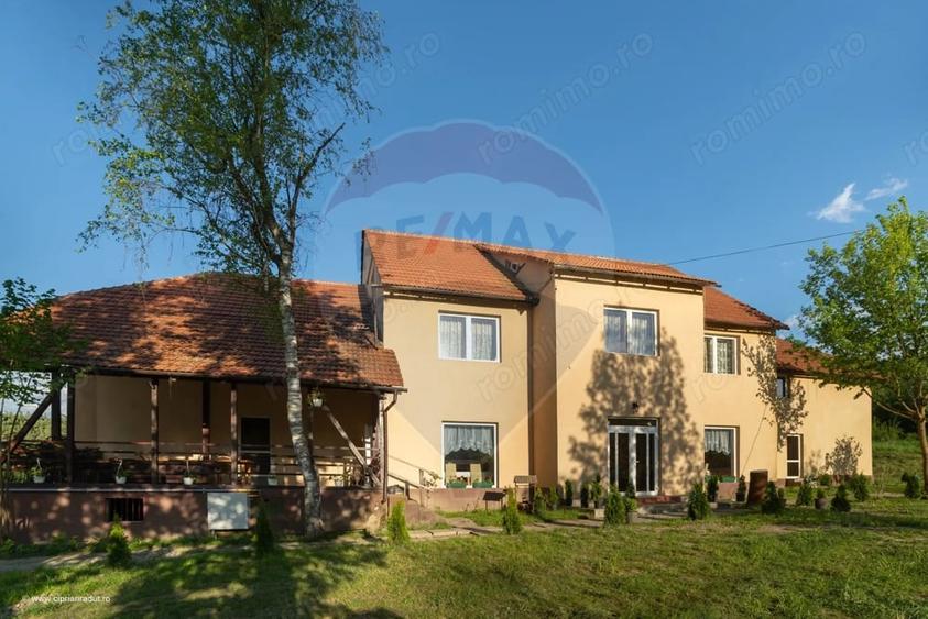 Casă cu 16 camere cu Teren 417 Mp în Bazna
