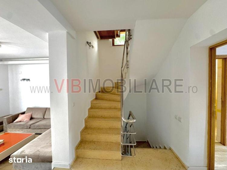 Casă cu 5 camere cu Teren 200 Mp în Central