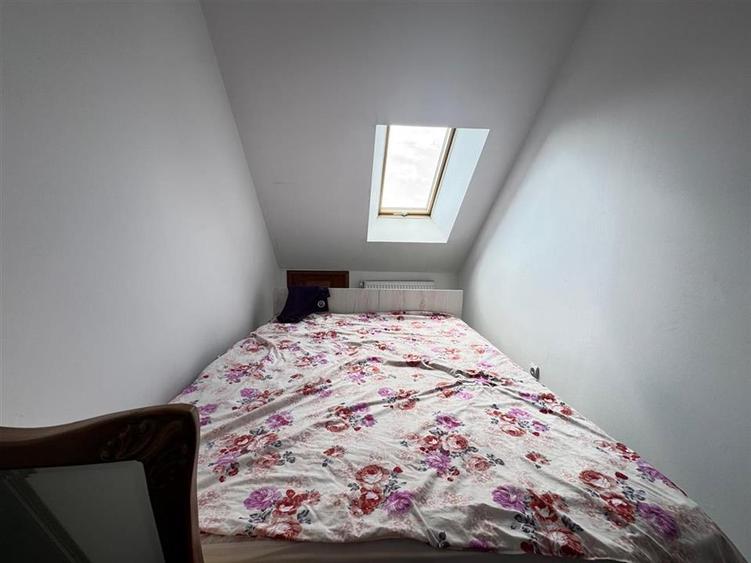 Apartament cu 3 camere semidecomandat, mobilat în Central
