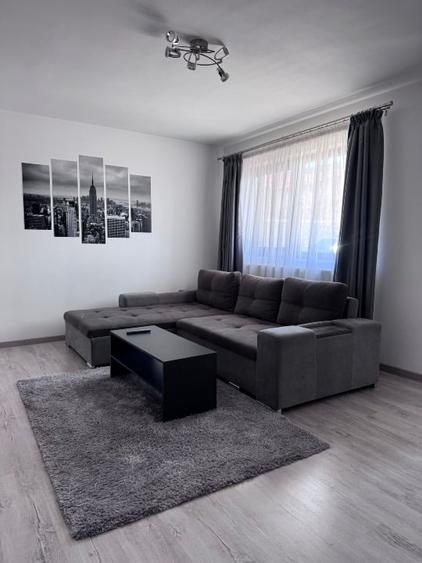 Casă cu 3 camere cu Garaj în Valea Adâncă