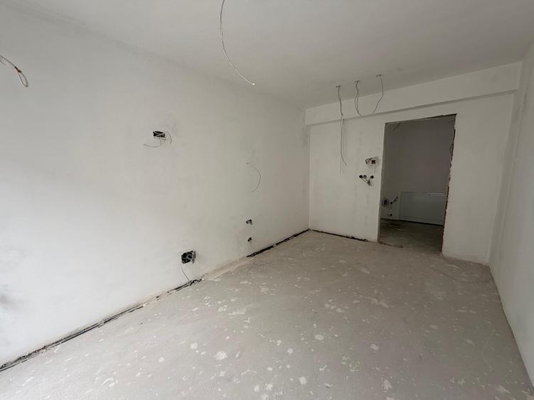 Apartament cu 3 camere decomandat în P-ța Muncii