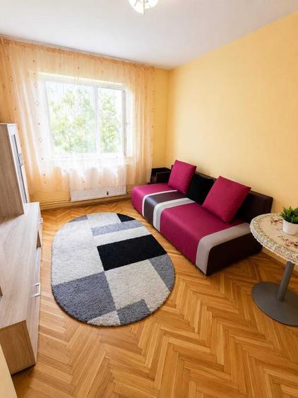 Apartament cu 3 camere decomandat în Lipovei