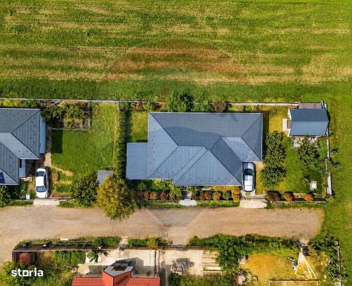 Casă cu 4 camere în Breazu