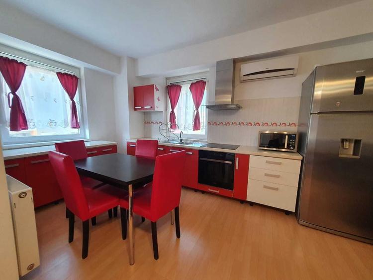 Apartament cu 3 camere decomandat în Exterior Vest