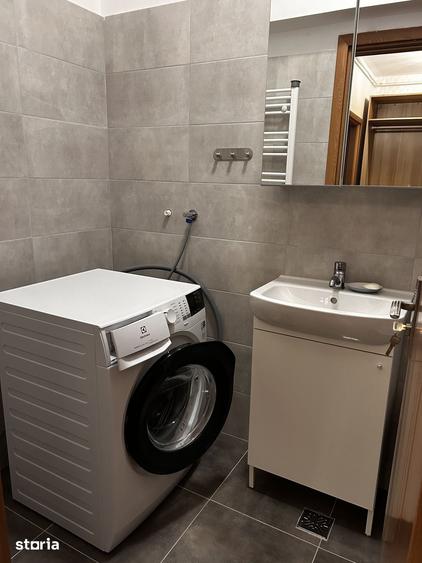 Apartament cu 3 camere în Apărătorii Patriei