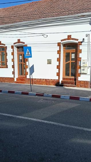 Spatii avocatura peste drum de Judecatoria Orastie