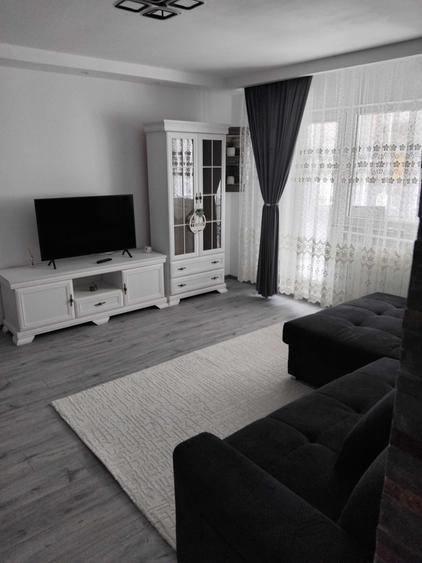 Apartament cu 2 camere semidecomandat în Siminicea