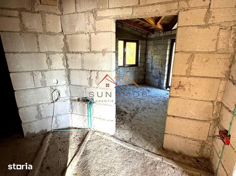 Casă cu 6 camere cu Teren 1354 Mp în Cornu