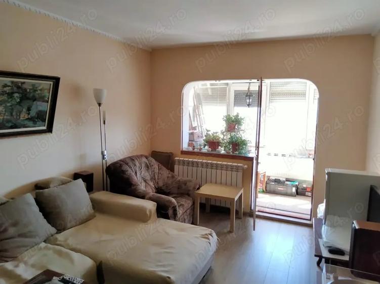 Apartament cu 4 camere decomandat în Central